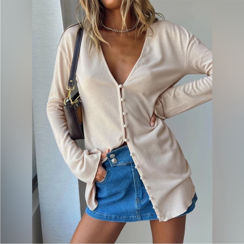 Princess Polly Macy Cardigan Beige Pearl Button Front Size 6 NWT - Picture 3 of 10